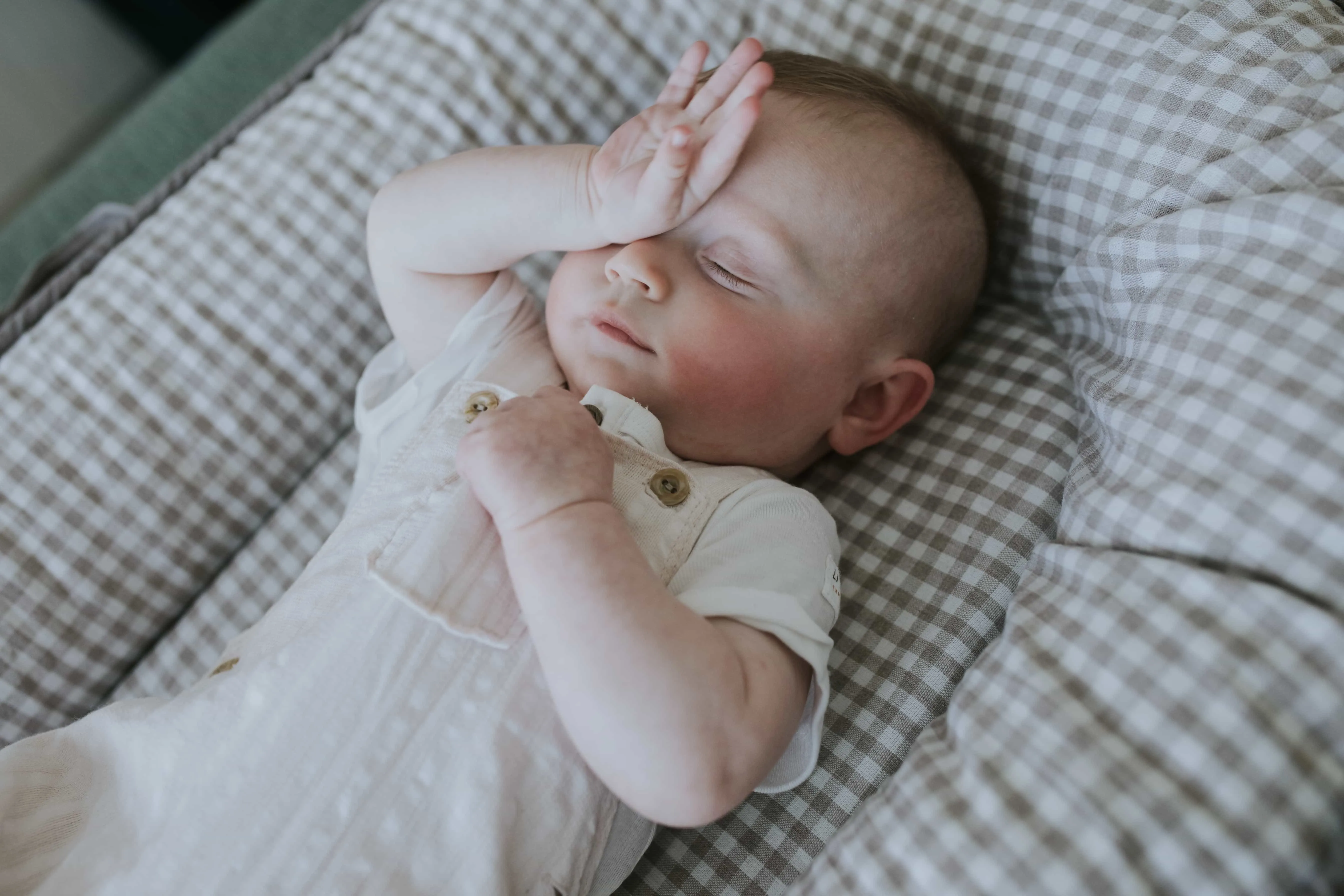 Baby Nest - Stone Linen & Gingham